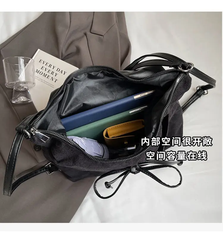 Women's Red Velvet Shoulder Bag 2024 Multi-use Vacation Bag — feature 9