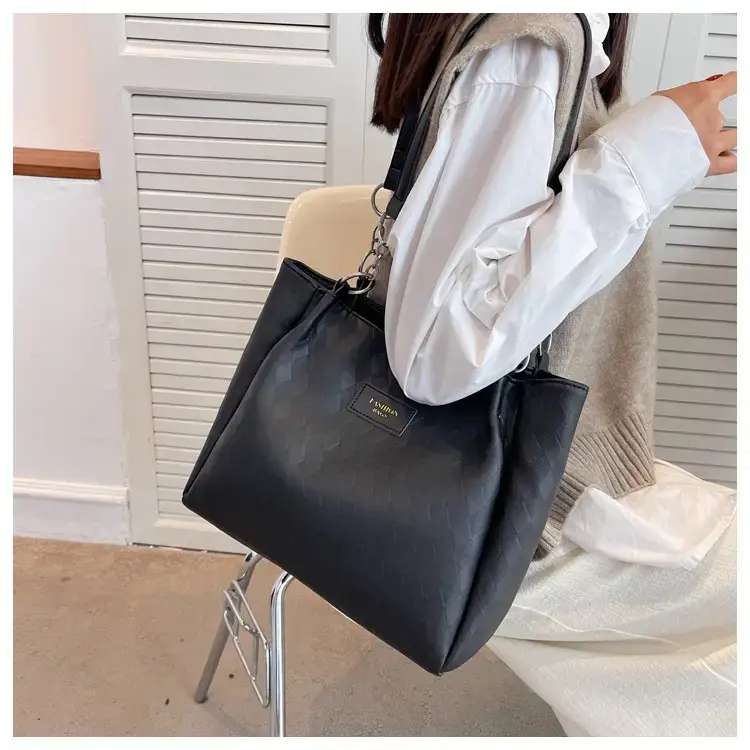 Women's Large Capacity Shoulder Tote Bag Cream 2024 — feature 14