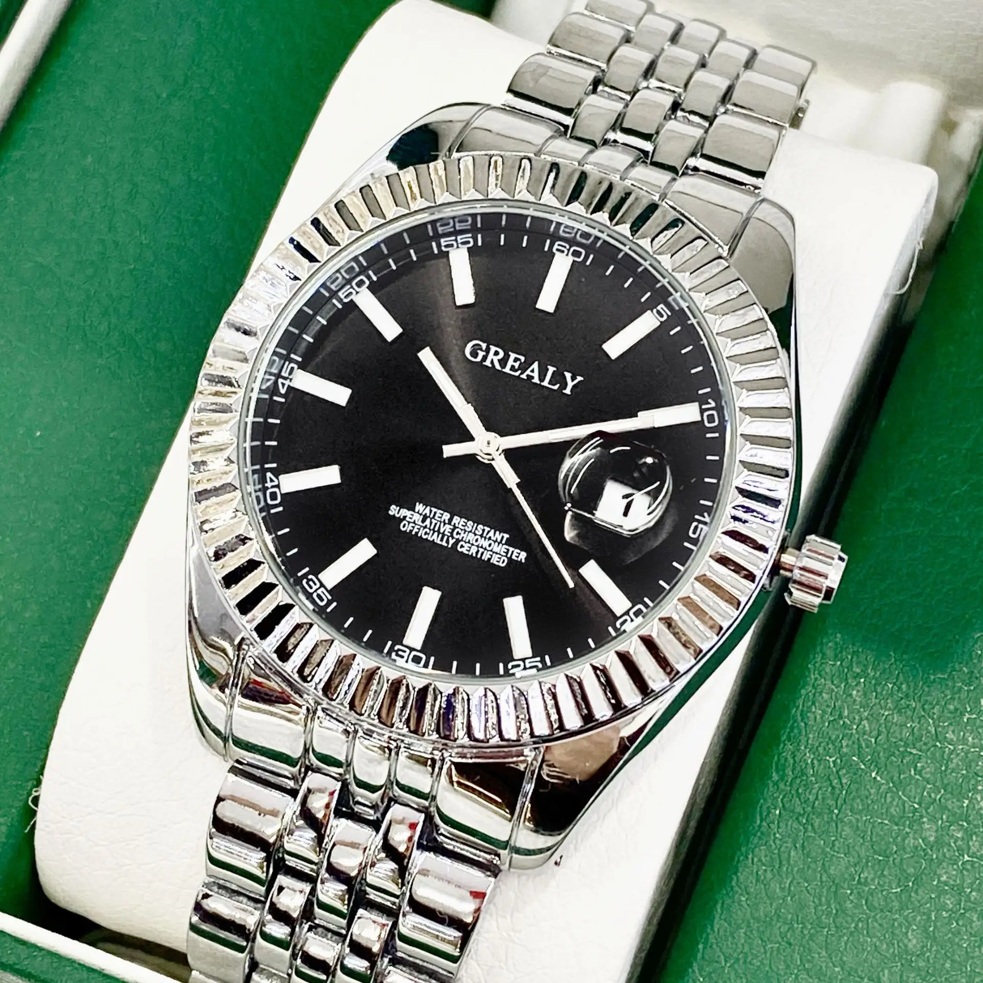 Grealy Men's Black Dial Quartz Watch with Gold Steel Band — feature 13