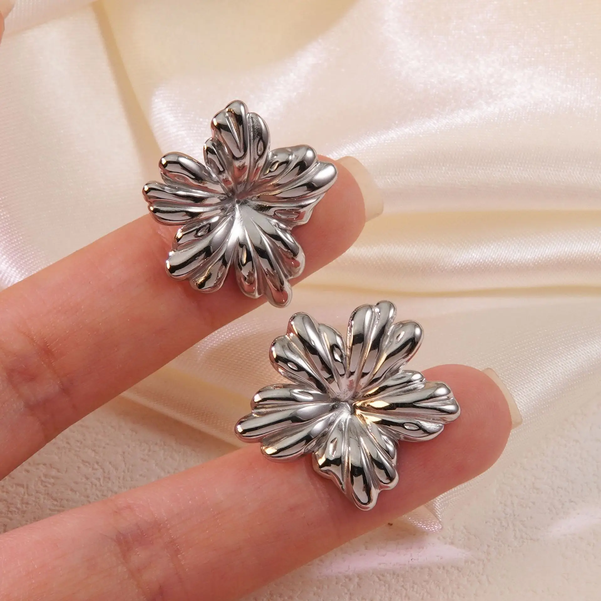 Titanium Flower Earrings for Women High Quality Silver — feature 11