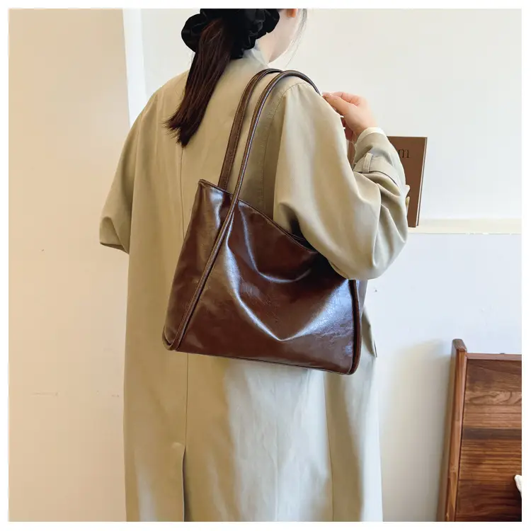 Women's Black Leather Shoulder Bag Large Capacity 2024 — feature 10