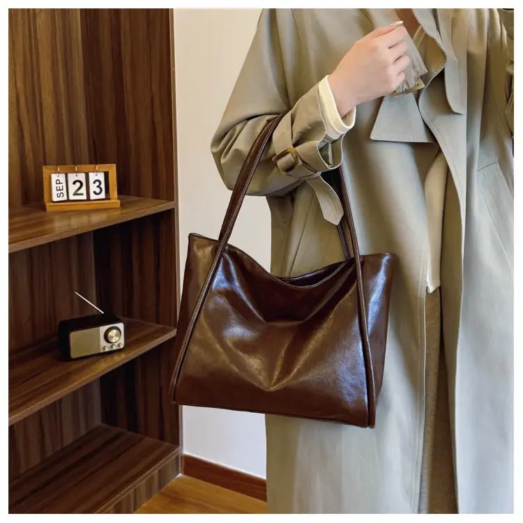 Women's Black Leather Shoulder Bag Large Capacity 2024 — feature 12
