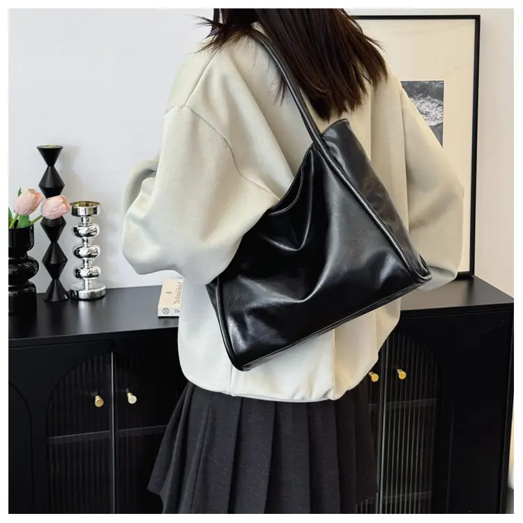 Women's Black Leather Shoulder Bag Large Capacity 2024 — feature 16