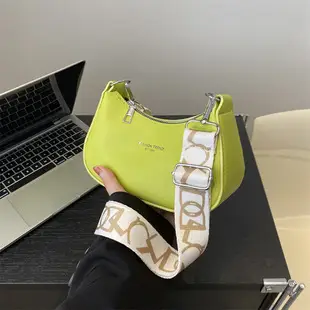 Black Croc Leather Crossbody Bag for Women 2023 — feature 5