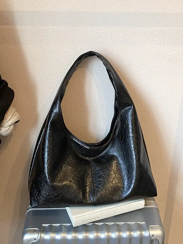 Large Capacity Women's White Textured Shoulder Bag - Image 6