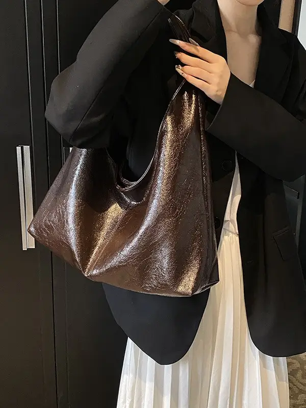 Large Capacity Women's White Textured Shoulder Bag - Image 8