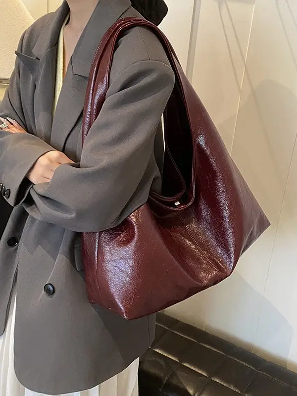 Large Capacity Women's White Textured Shoulder Bag - Image 9