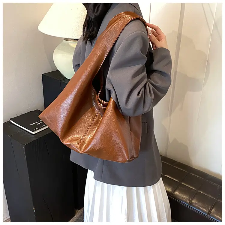 Large Capacity Women's White Textured Shoulder Bag — feature 11