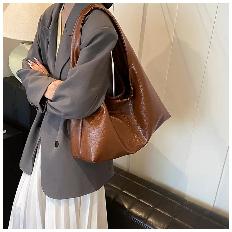 Large Capacity Women's White Textured Shoulder Bag — feature 12
