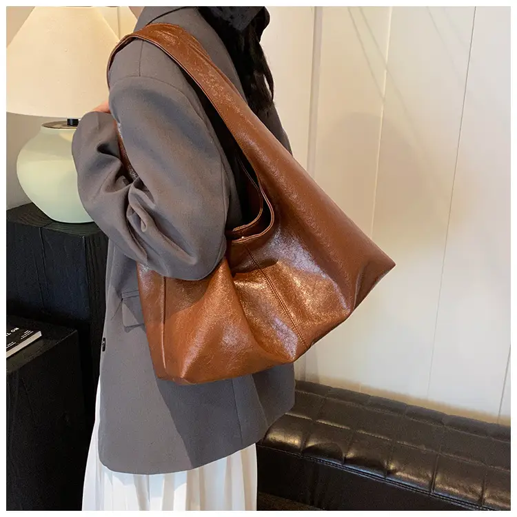 Large Capacity Women's White Textured Shoulder Bag — feature 13