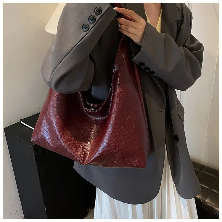 Large Capacity Women's White Textured Shoulder Bag — feature 17