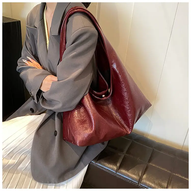 Large Capacity Women's White Textured Shoulder Bag — feature 19