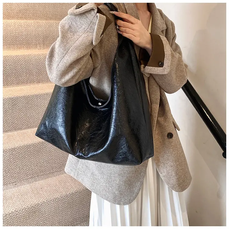 Large Capacity Women's White Textured Shoulder Bag — feature 8