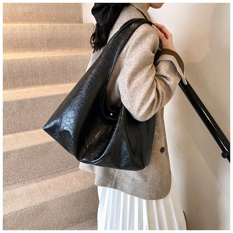 Large Capacity Women's White Textured Shoulder Bag — feature 9