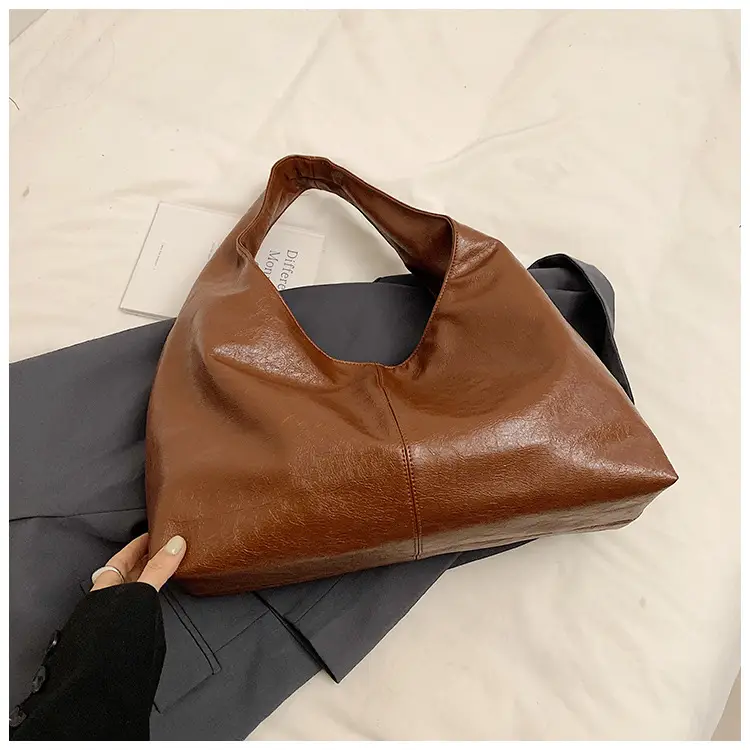 Large Capacity Women's White Textured Shoulder Bag - Image 3