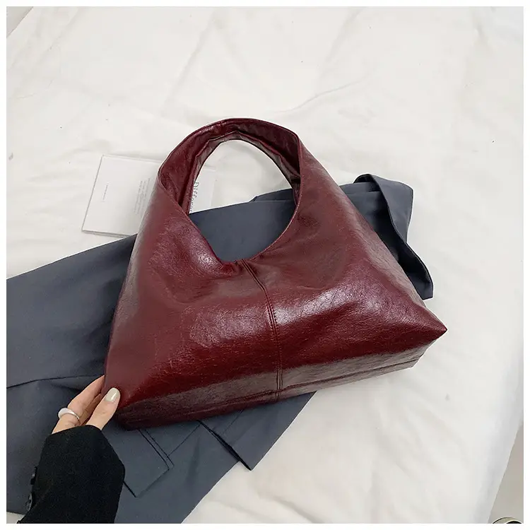 Large Capacity Women's White Textured Shoulder Bag - Image 4
