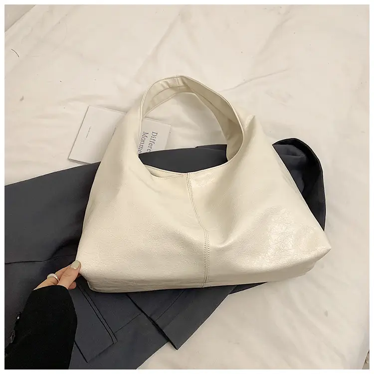 Large Capacity Women's White Textured Shoulder Bag - Image 5