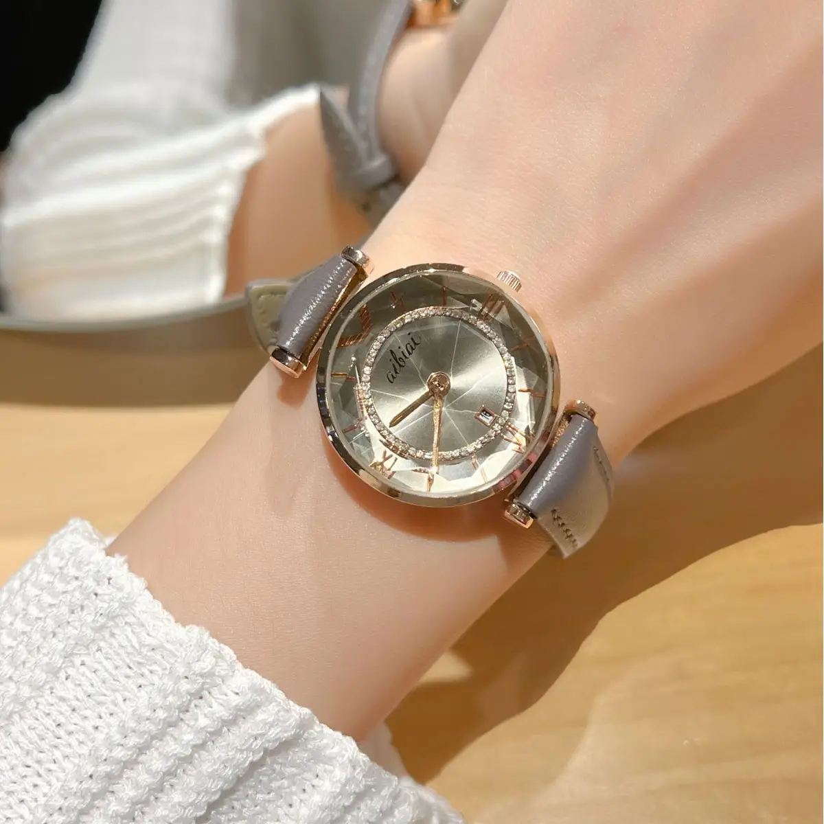 Women's Cut Mirror Diamond Glass Ferris Wheel Watch — feature 3