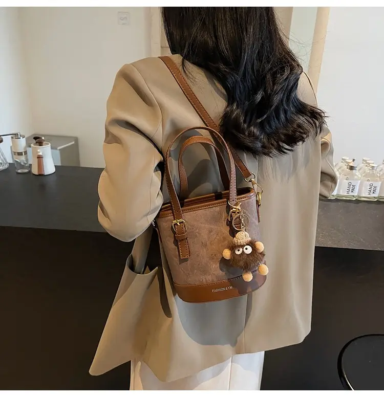 Women's Cross-Brand Canvas Shoulder Bag Brown Gold — feature 16