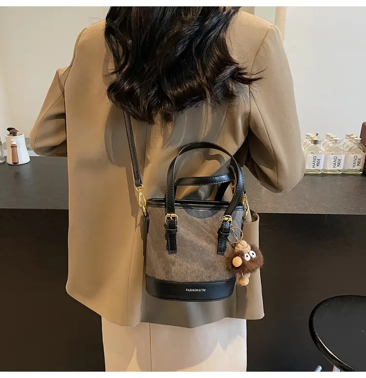 Women's Cross-Brand Canvas Shoulder Bag Brown Gold — feature 9