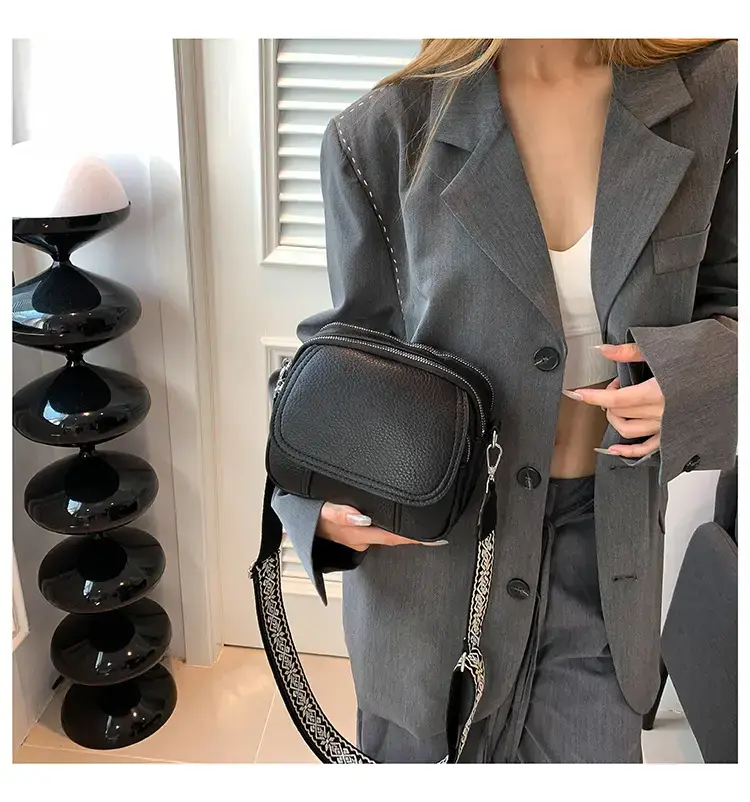 Black Korean Style Crossbody Bag for Women 2024 — feature 39