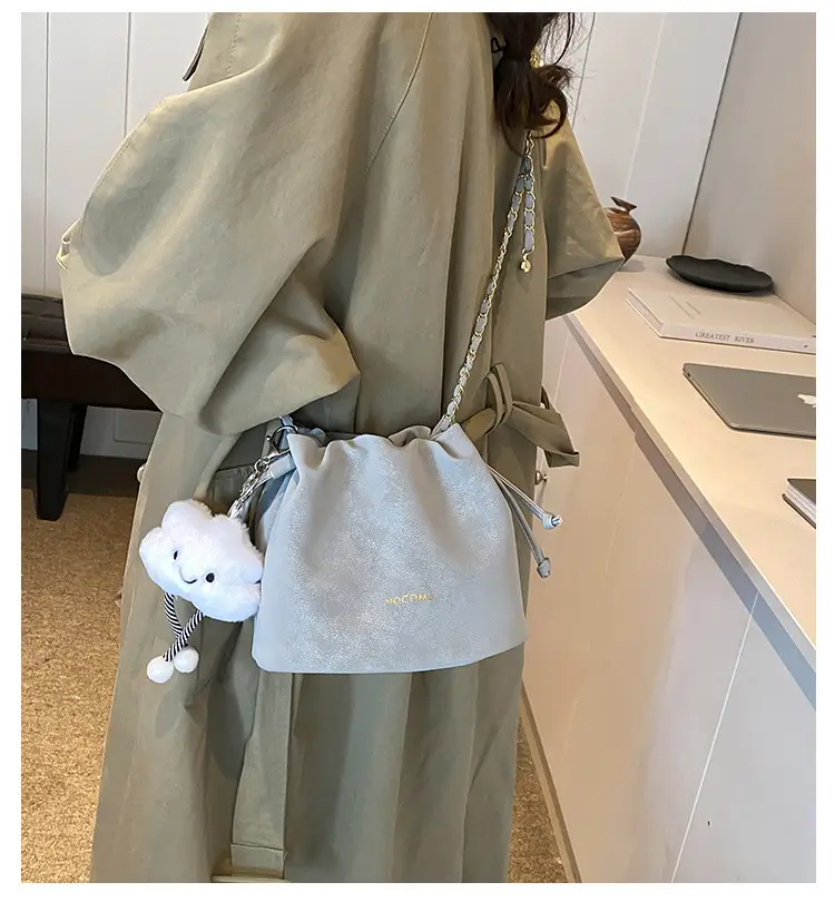 Women Retro Frosted Chain Bucket Bag Cream — feature 3