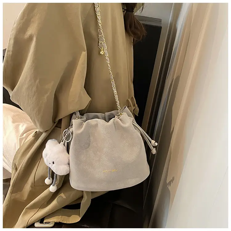 Women Retro Frosted Chain Bucket Bag Cream — feature 38
