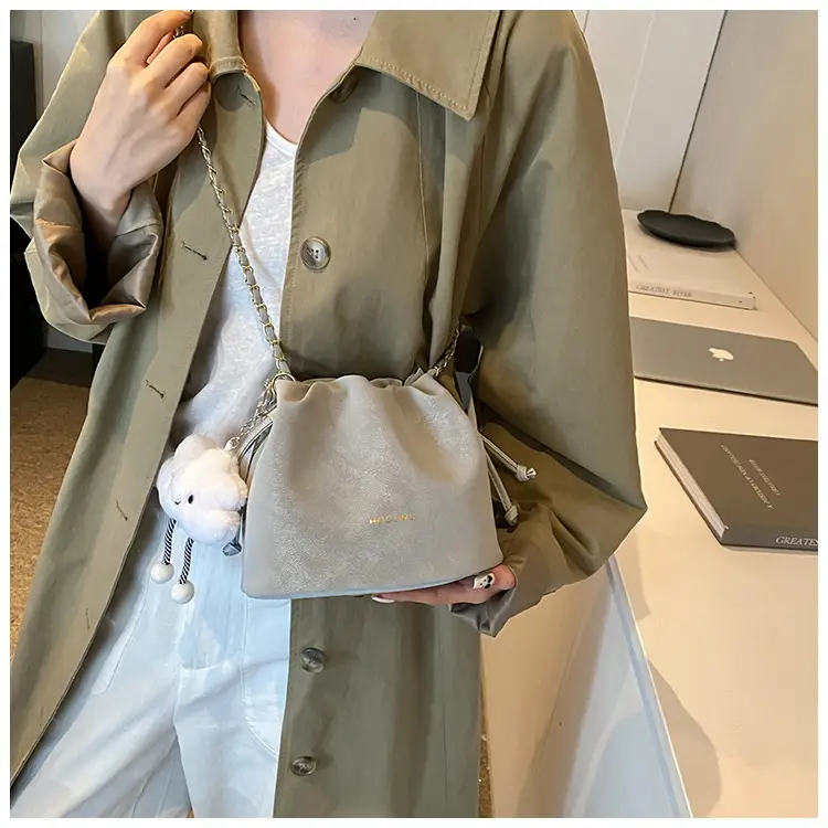 Women Retro Frosted Chain Bucket Bag Cream — feature 40