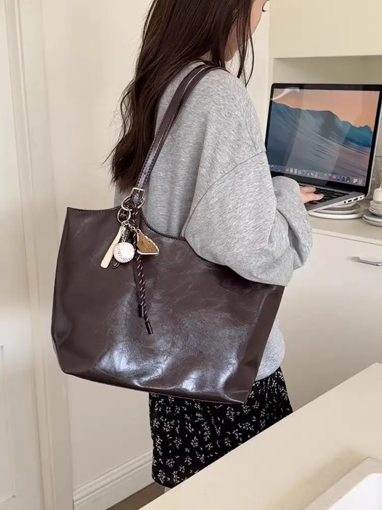 Black Large Capacity Women's Shoulder Bag 2026 - Image 3