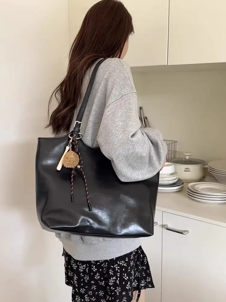 Black Large Capacity Women's Shoulder Bag 2026 - Image 6