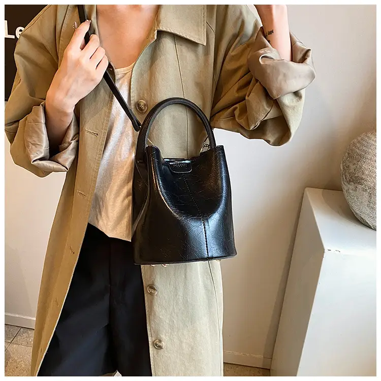 Women's Silver Crossbody Bag 2025 Fashion — feature 18
