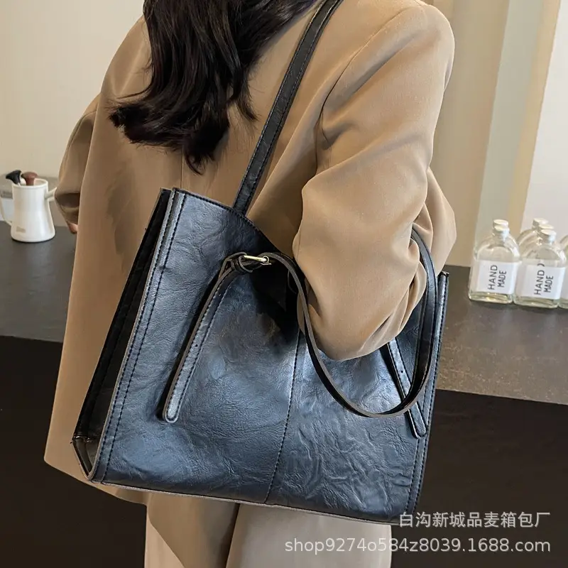 Stylish Brown Leather Shoulder Bag Large Capacity - Image 6