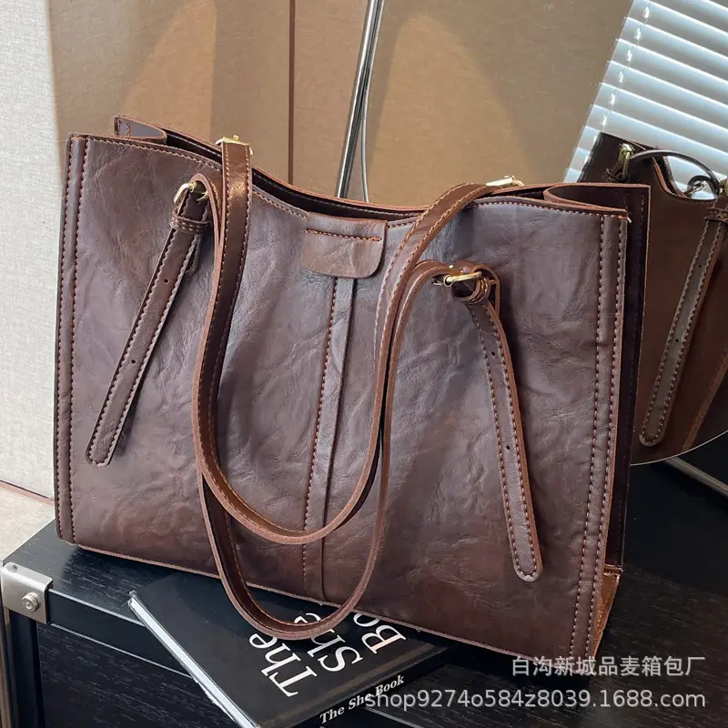 Stylish Brown Leather Shoulder Bag Large Capacity - Image 7