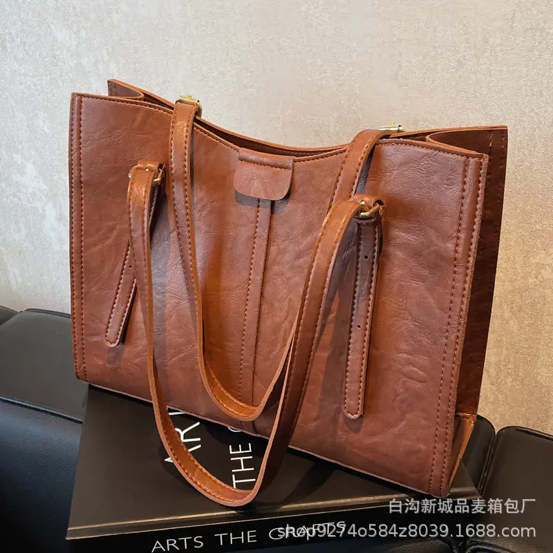 Stylish Brown Leather Shoulder Bag Large Capacity - Image 8