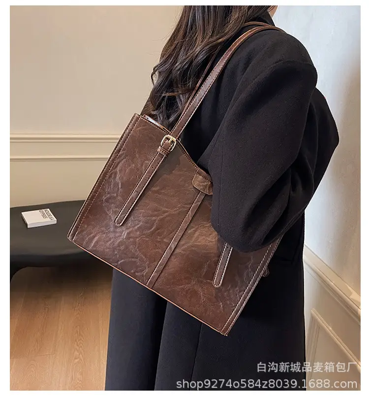 Stylish Brown Leather Shoulder Bag Large Capacity — feature 1