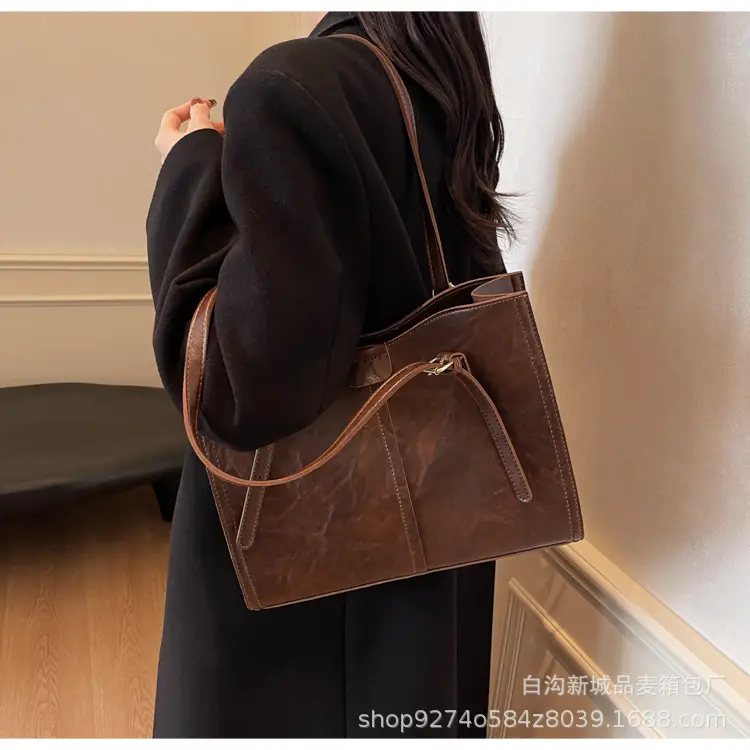 Stylish Brown Leather Shoulder Bag Large Capacity — feature 14