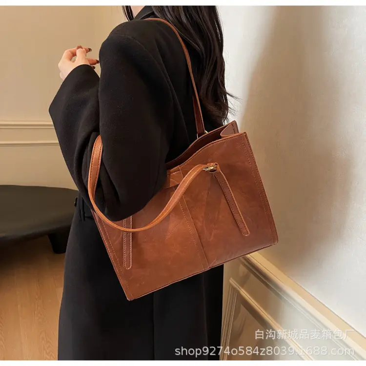 Stylish Brown Leather Shoulder Bag Large Capacity — feature 16