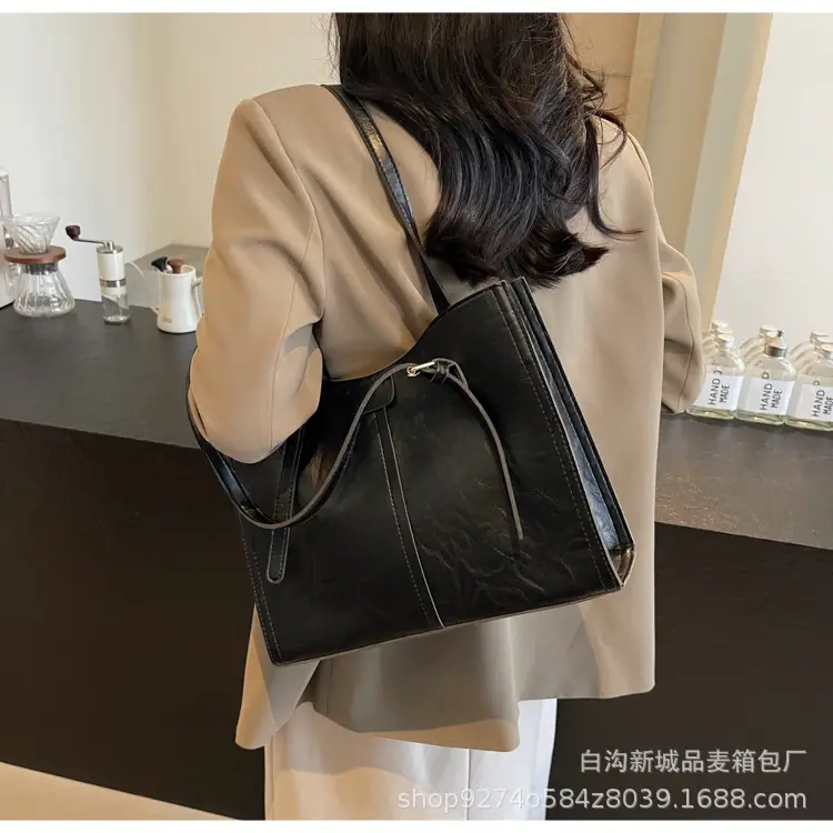 Stylish Brown Leather Shoulder Bag Large Capacity — feature 22