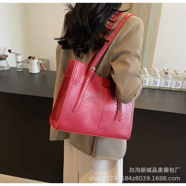 Stylish Brown Leather Shoulder Bag Large Capacity — feature 26