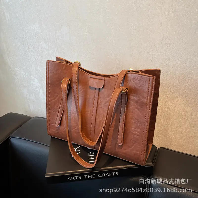 Stylish Brown Leather Shoulder Bag Large Capacity - Image 3