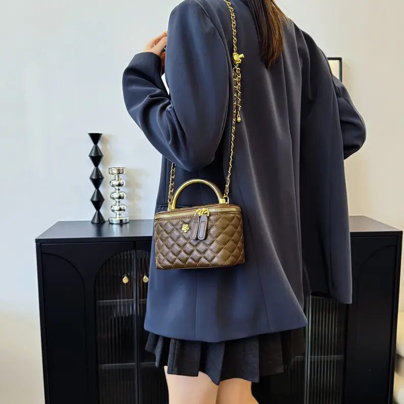 Black Quilted Chain Shoulder Bag for Women 2025 - Image 6