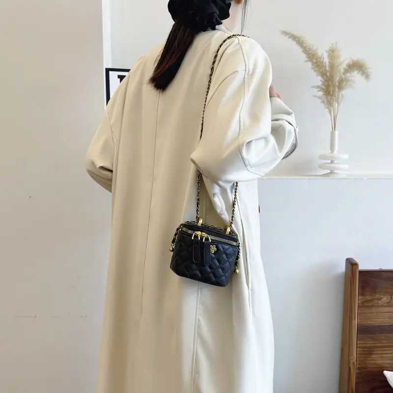Black Quilted Chain Shoulder Bag for Women 2025 - Image 8