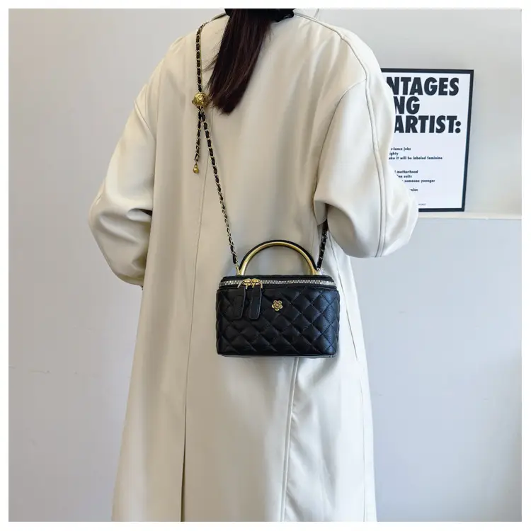 Black Quilted Chain Shoulder Bag for Women 2025 — feature 14