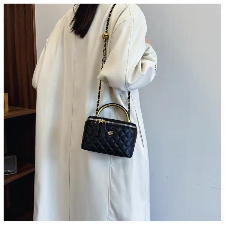 Black Quilted Chain Shoulder Bag for Women 2025 — feature 15
