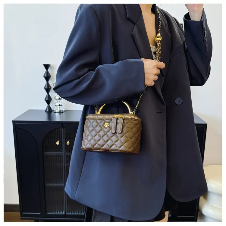 Black Quilted Chain Shoulder Bag for Women 2025 — feature 23