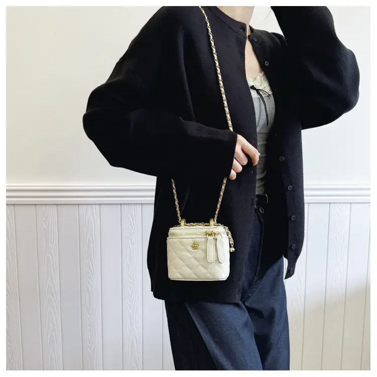 Black Quilted Chain Shoulder Bag for Women 2025 — feature 25