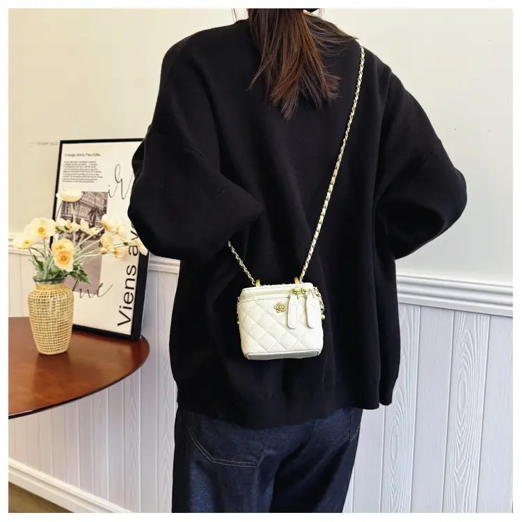 Black Quilted Chain Shoulder Bag for Women 2025 — feature 26
