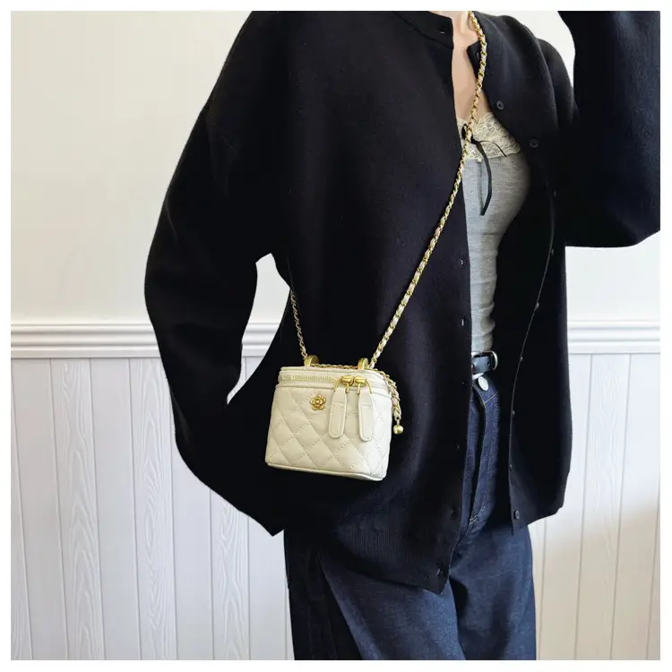 Black Quilted Chain Shoulder Bag for Women 2025 — feature 27