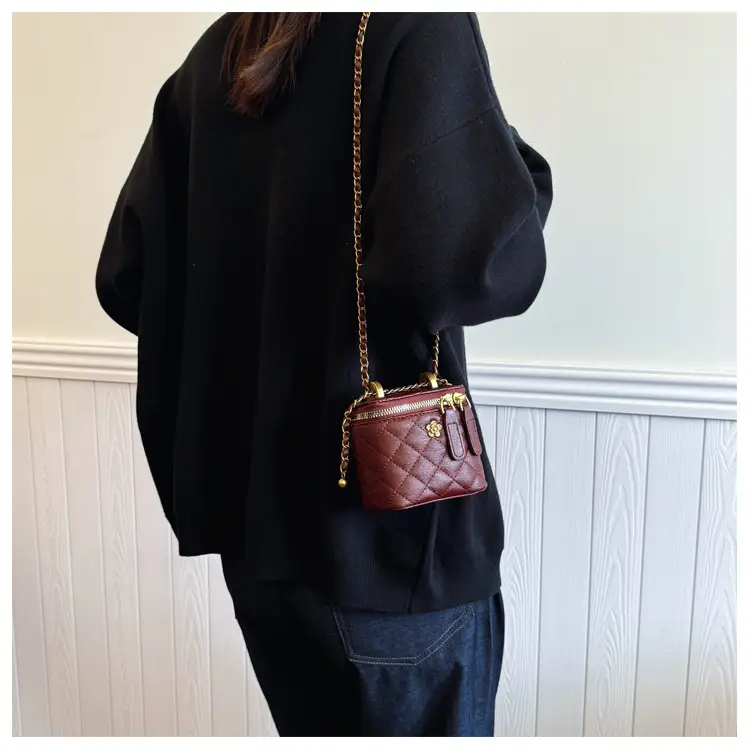 Black Quilted Chain Shoulder Bag for Women 2025 — feature 33