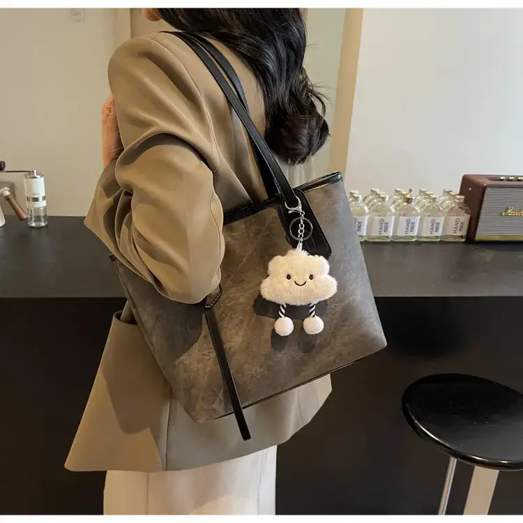 Women's Retro Fashion Shoulder Bag with Cloud Charm — feature 15